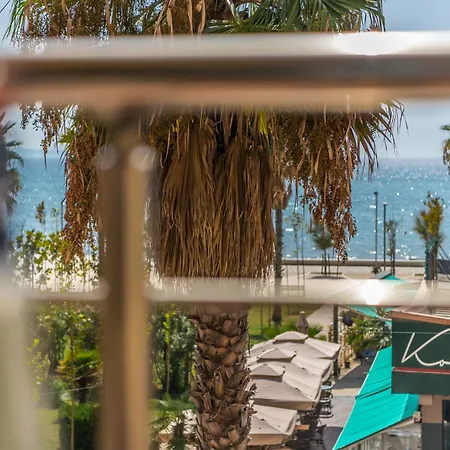 Lägenhet Amazing Beachfront Oasis Durrës