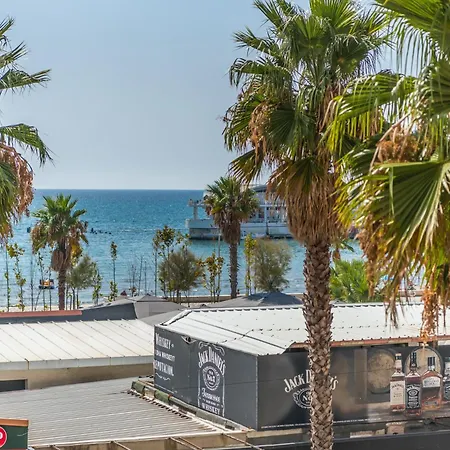 Amazing Beachfront Oasis * Durrës