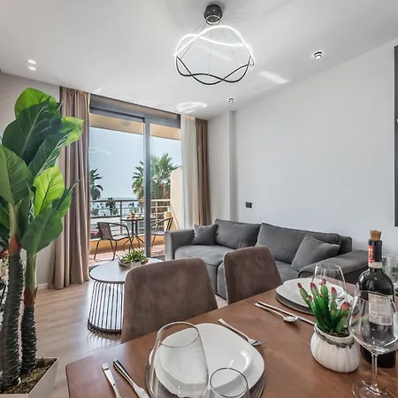 Amazing Beachfront Oasis Lägenhet Durrës