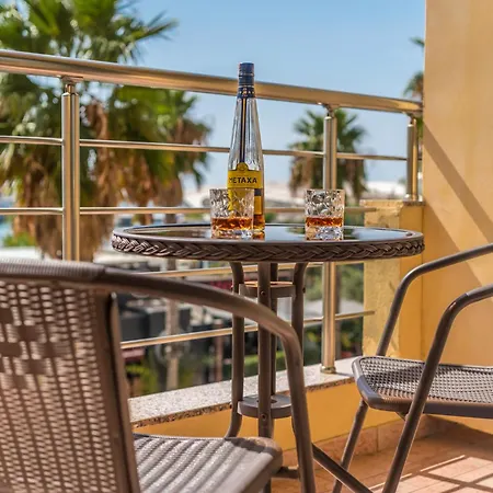 Amazing Beachfront Oasis * Durrës